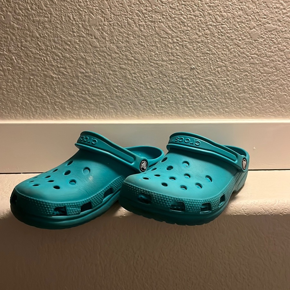 Unisex Turquoise Crocs Women's US 8, Men's US 6